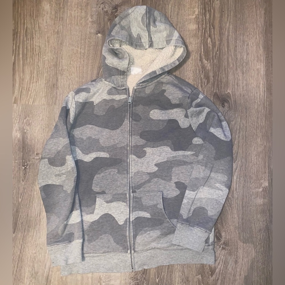 Camo fleeced lined zip up with hood size 12 (XL) Spotted Zebra brand Sherpa